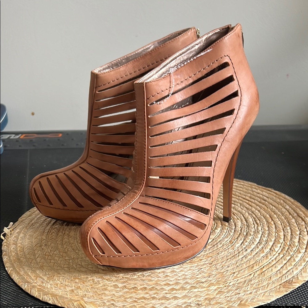 BCBGENERATION Brown Leather Cutout Ankle Bootie Size 10